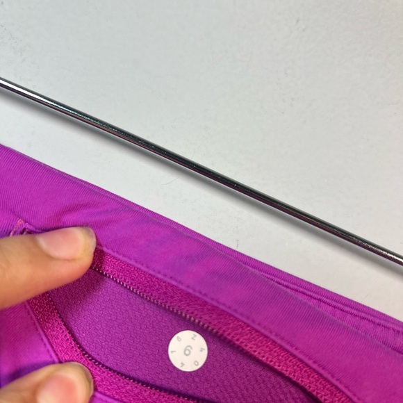 Lululemon Speed Up Lined Short in a Fuchsia megenta color Size 6 - Picture 9 of 10